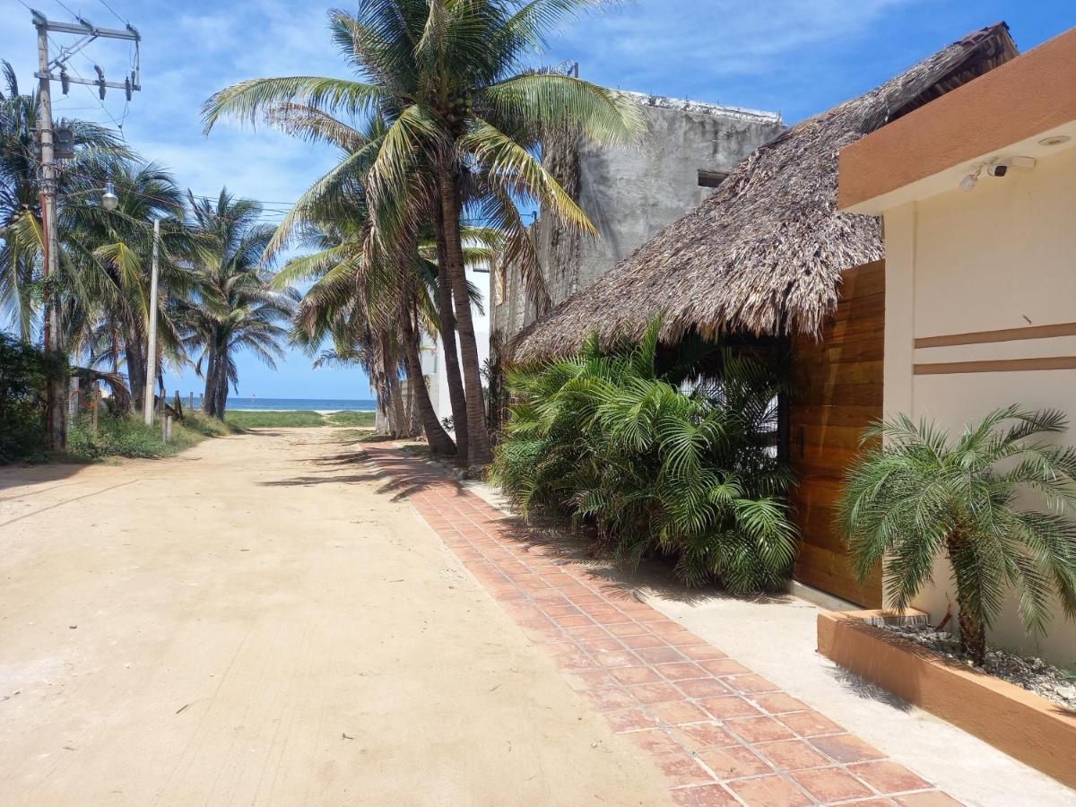 CASA QUETZALLI, A FEW METERS FROM ZICATELA BEACH, PUERTO ESCONDIDO (OAXACA)  **